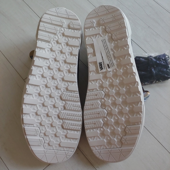 VANS VAULT NEW MTE-1 LX Old Skool Shoes Black - Picture 14 of 14